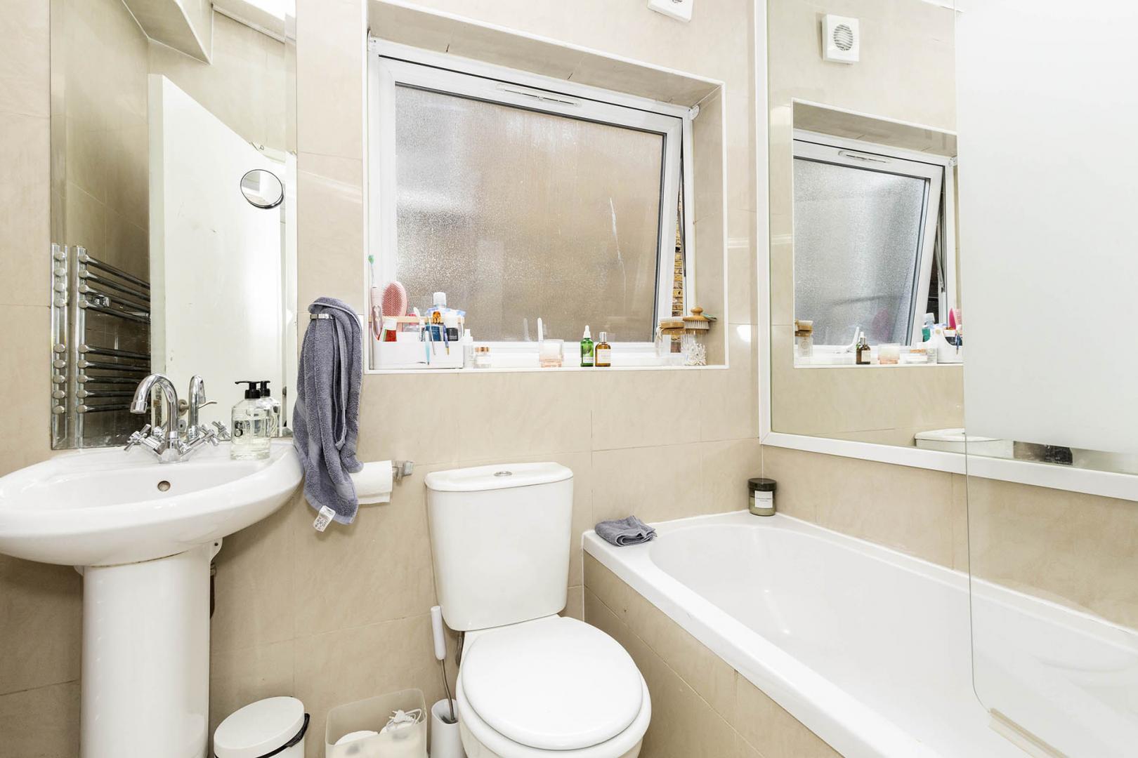 Stunning Garden Apartment Gascony Avenue, West Hampstead